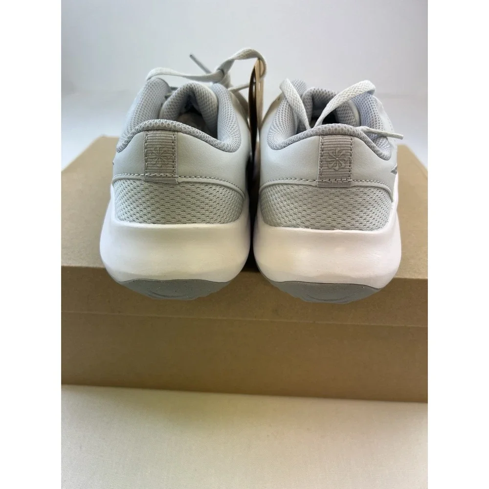Nike Legend Essential 3 Womens Size 7 Gray Work Out‎ Shoes